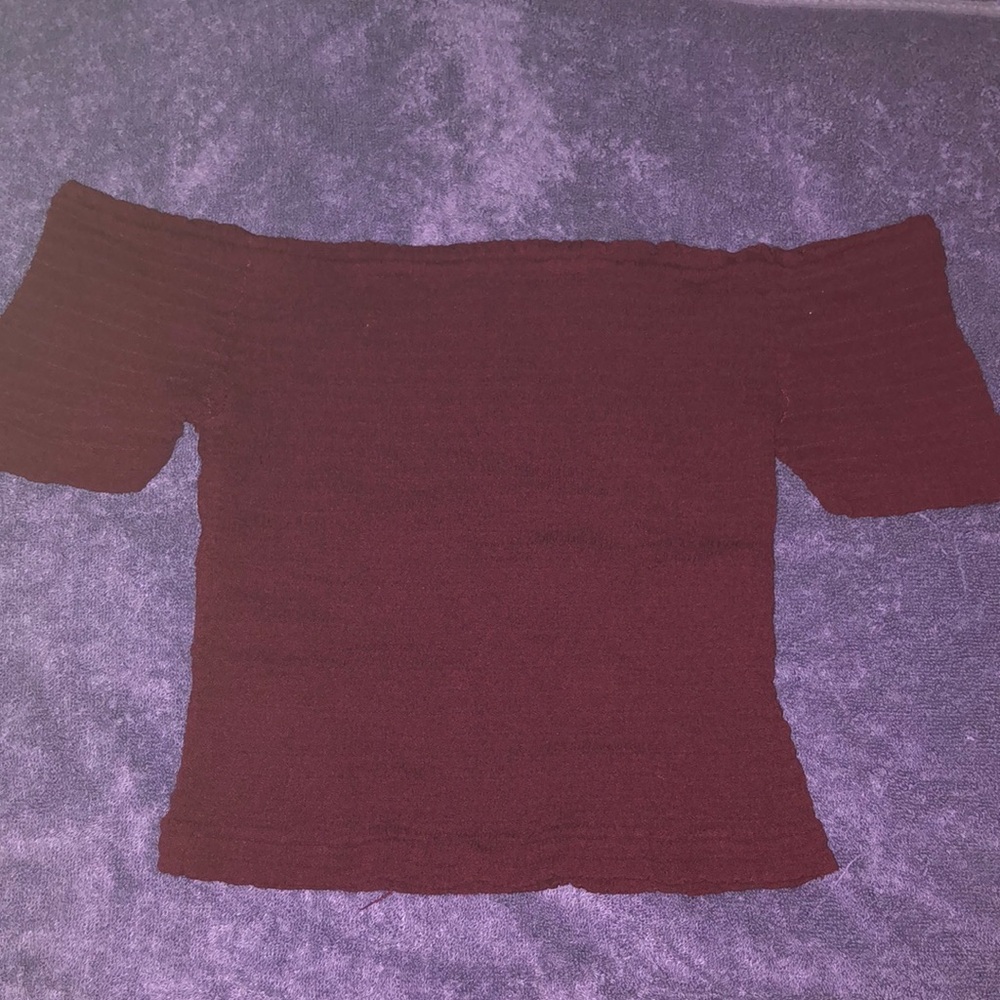off the shoulders crop top .